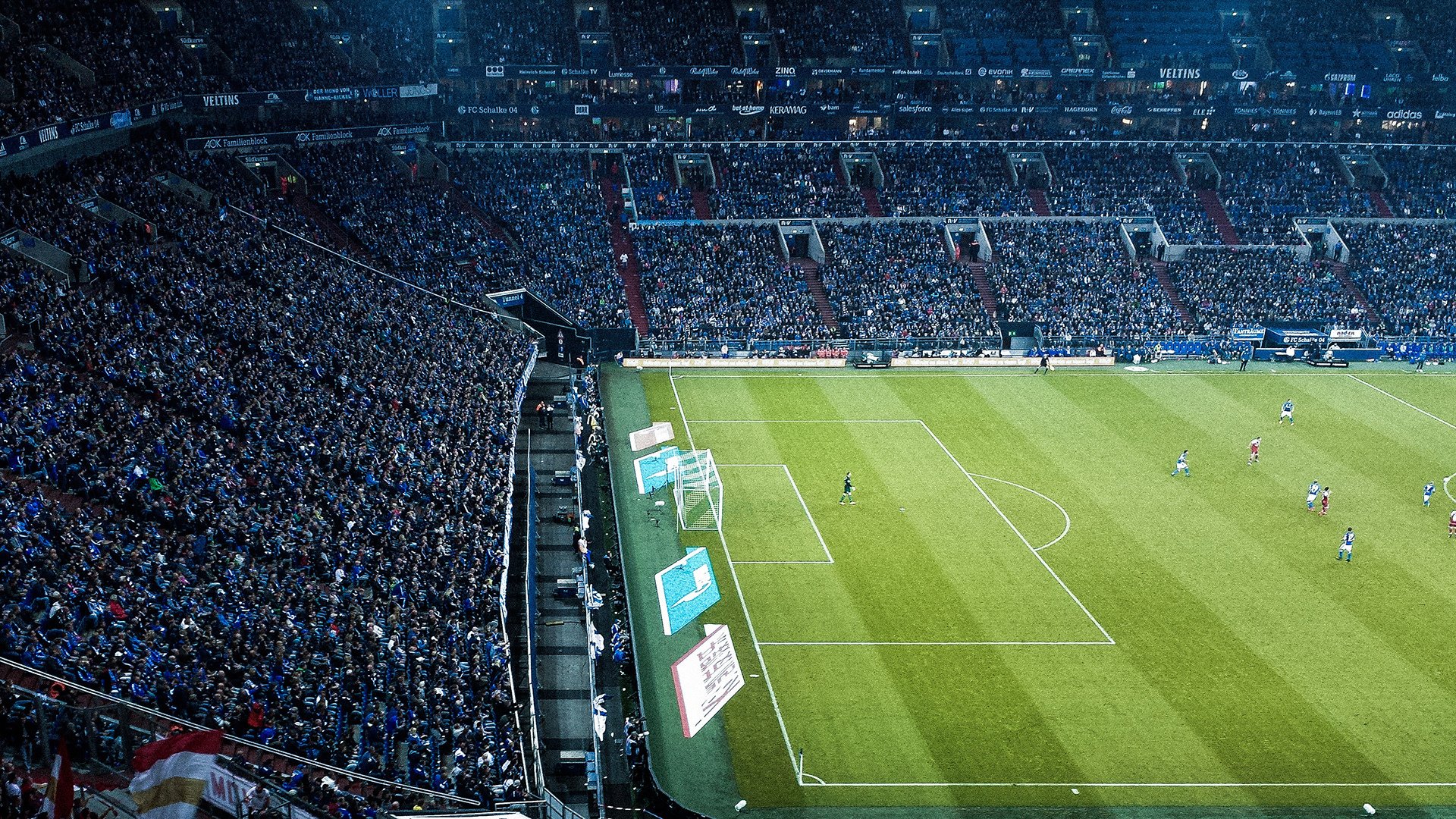 利物浦在英超中表现稳定，锁定季后赛席位，利物浦英超集锦