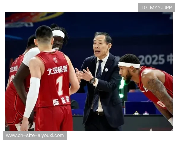 CBA北京首钢赛场惹争议，裁判判罚成热搜